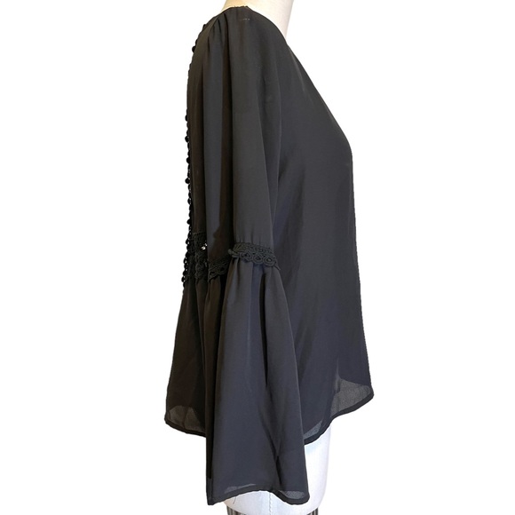 ❤️ entro Chiffon Flare Sleeve Top With Lace Back - Picture 3 of 9